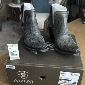 Ariat Dixon Western Ankle Bootie Natural Distressed Black size 7.5